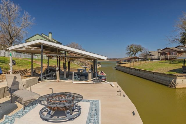 688 Harbor Drive N, Azle, TX 76020