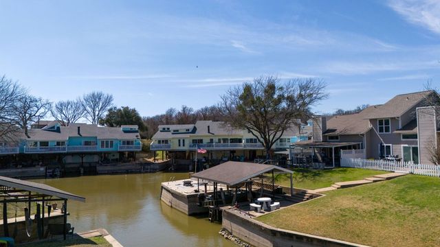 688 Harbor Drive N, Azle, TX 76020