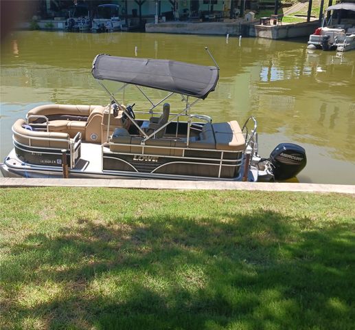 688 Harbor Drive N, Azle, TX 76020