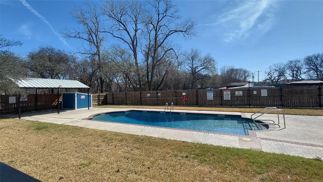 688 Harbor Drive N, Azle, TX 76020