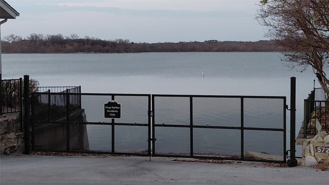 688 Harbor Drive N, Azle, TX 76020