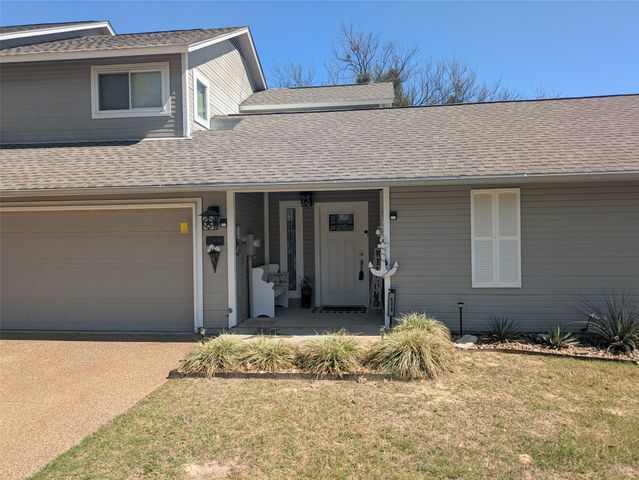 688 Harbor Drive N, Azle, TX 76020