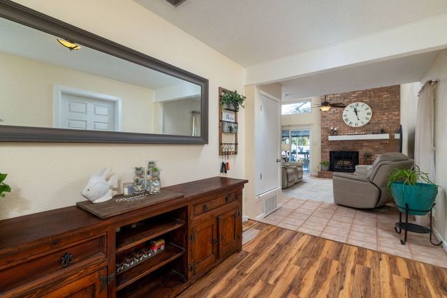 688 Harbor Drive N, Azle, TX 76020