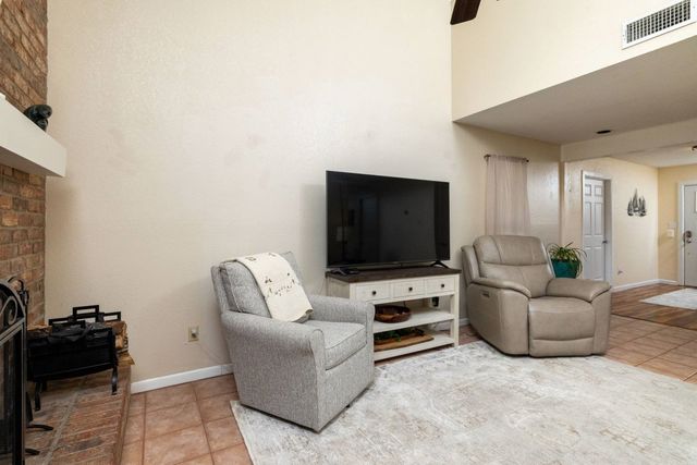 688 Harbor Drive N, Azle, TX 76020