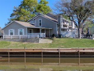 688 Harbor Drive N, Azle, TX 76020