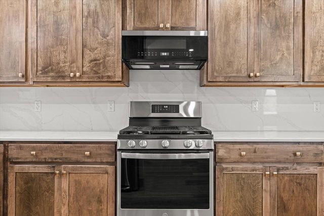 5723 65th STREET, Kenosha, WI 53142