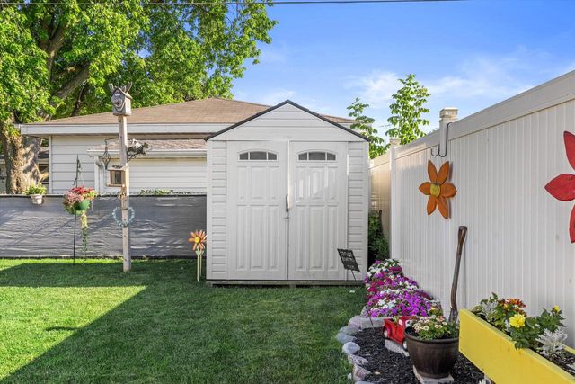5723 65th STREET, Kenosha, WI 53142