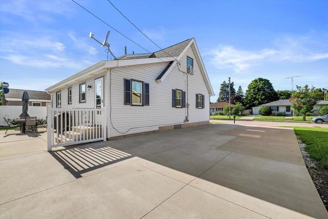 5723 65th STREET, Kenosha, WI 53142