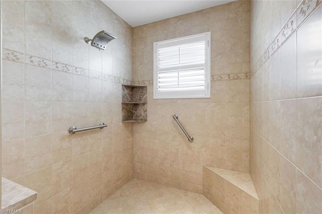 588 Avellino Isles CIR 20101, Naples, FL 34119