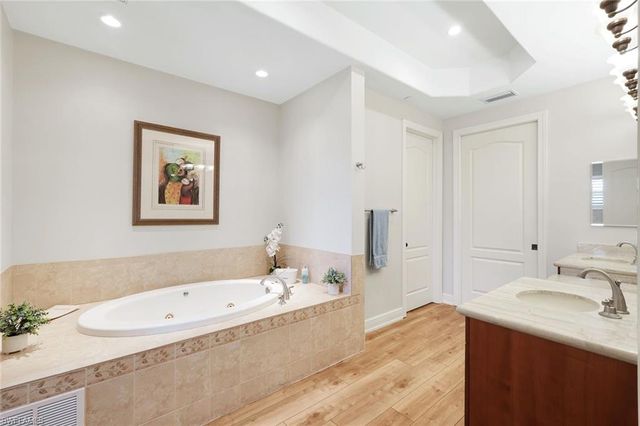 588 Avellino Isles CIR 20101, Naples, FL 34119