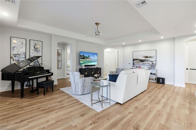 588 Avellino Isles CIR 20101, Naples, FL 34119