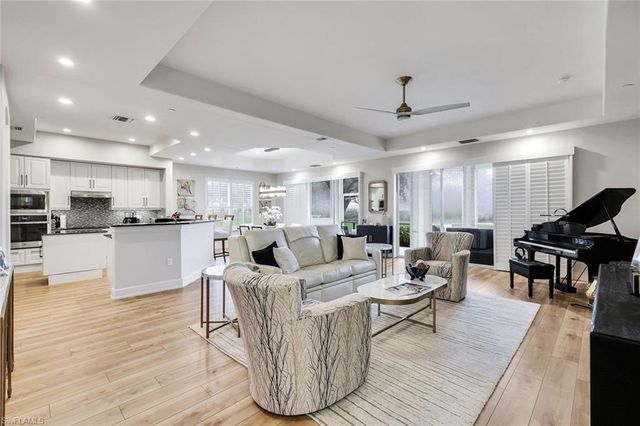 588 Avellino Isles CIR 20101, Naples, FL 34119