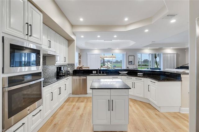 588 Avellino Isles CIR 20101, Naples, FL 34119