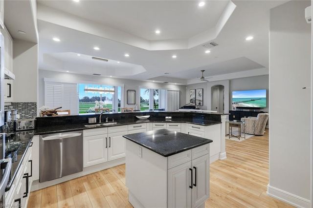 588 Avellino Isles CIR 20101, Naples, FL 34119