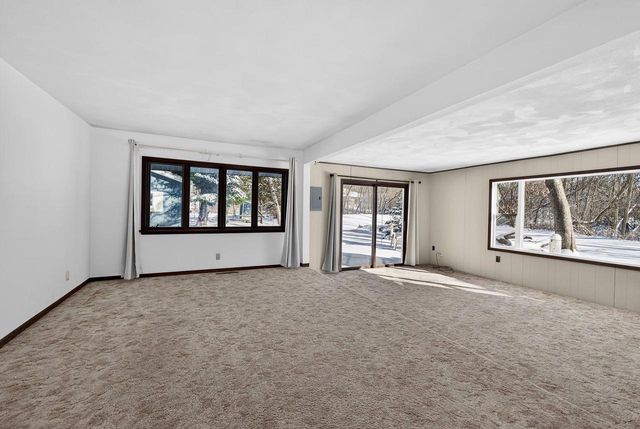 2201 W Crystal Springs Road, Janesville, WI 53545