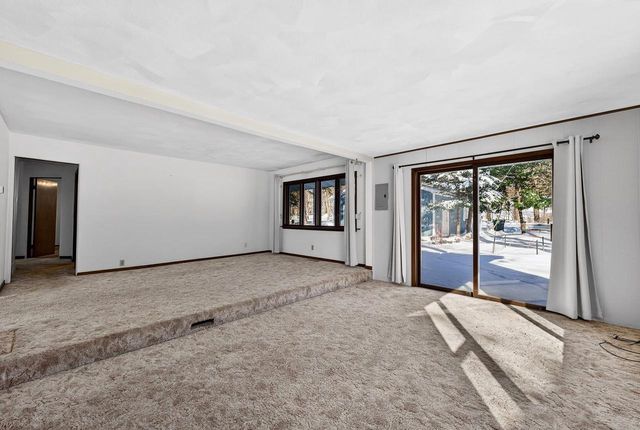 2201 W Crystal Springs Road, Janesville, WI 53545