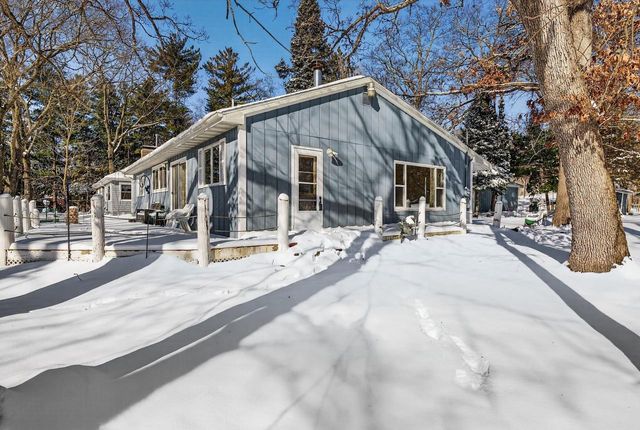 2201 W Crystal Springs Road, Janesville, WI 53545