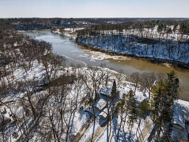 2201 W Crystal Springs Road, Janesville, WI 53545