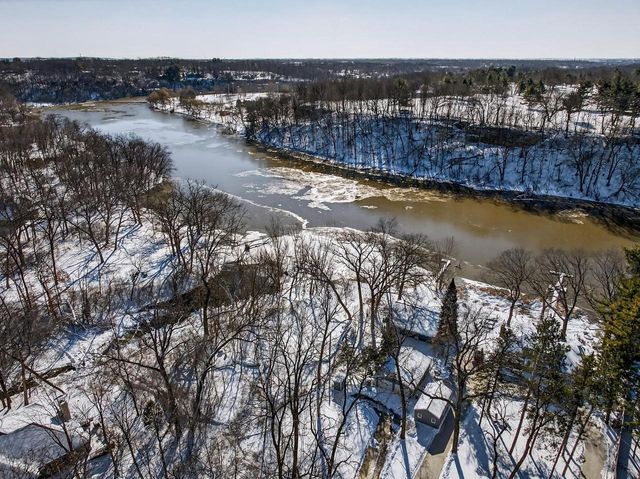 2201 W Crystal Springs Road, Janesville, WI 53545