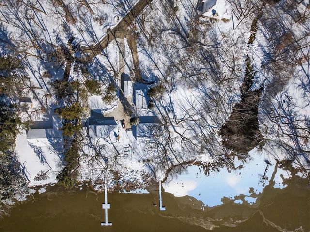 2201 W Crystal Springs Road, Janesville, WI 53545