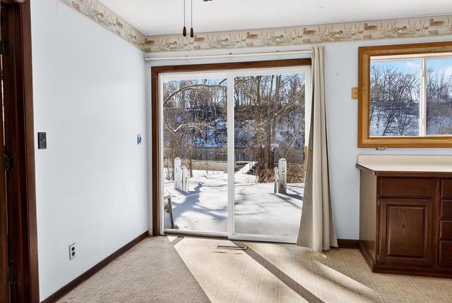 2201 W Crystal Springs Road, Janesville, WI 53545