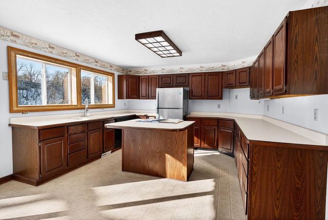 2201 W Crystal Springs Road, Janesville, WI 53545