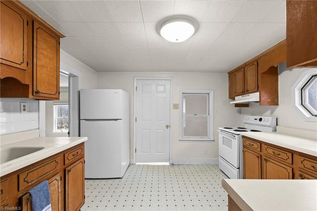 8290 Lake Ridge Drive, Clemmons, NC 27012