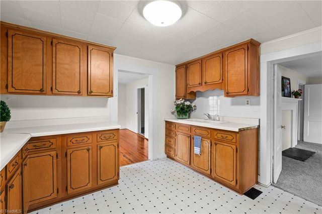 8290 Lake Ridge Drive, Clemmons, NC 27012