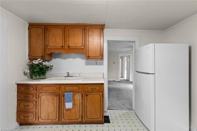 8290 Lake Ridge Drive, Clemmons, NC 27012