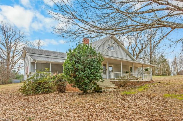 8290 Lake Ridge Drive, Clemmons, NC 27012