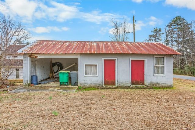 8290 Lake Ridge Drive, Clemmons, NC 27012