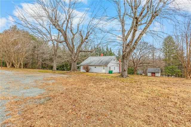 8290 Lake Ridge Drive, Clemmons, NC 27012