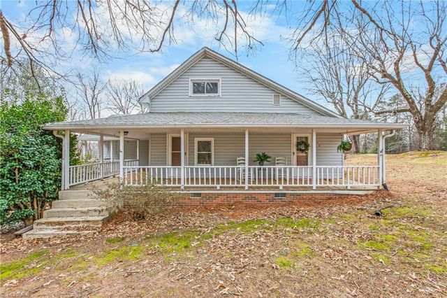 8290 Lake Ridge Drive, Clemmons, NC 27012