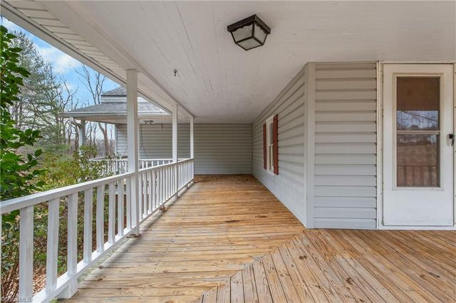 8290 Lake Ridge Drive, Clemmons, NC 27012