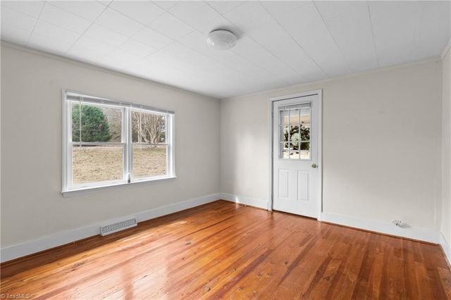 8290 Lake Ridge Drive, Clemmons, NC 27012