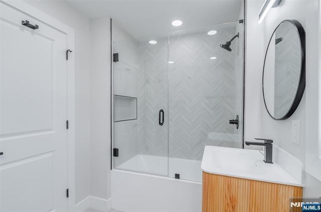 150 Hansbury Avenue, Newark, NJ 07112