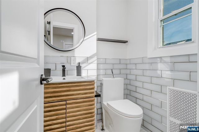 150 Hansbury Avenue, Newark, NJ 07112