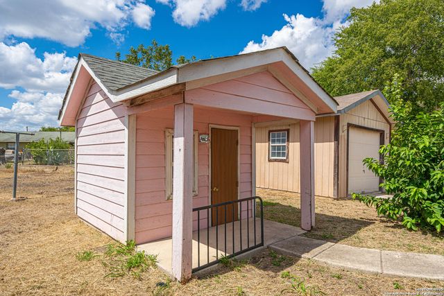 8631 Big Creek, San Antonio, TX 78242