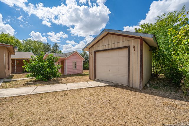 8631 Big Creek, San Antonio, TX 78242