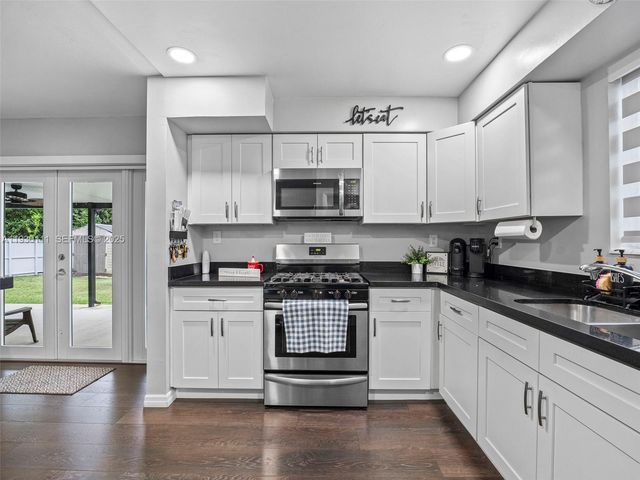 6440 Buchanan St, Hollywood, FL 33024