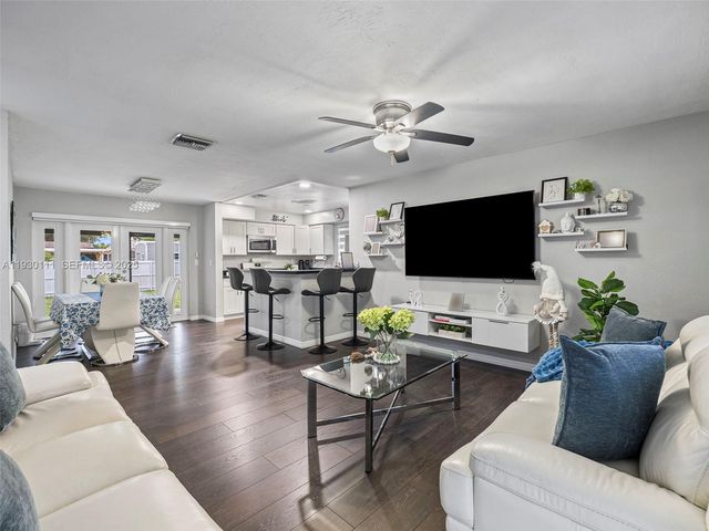 6440 Buchanan St, Hollywood, FL 33024