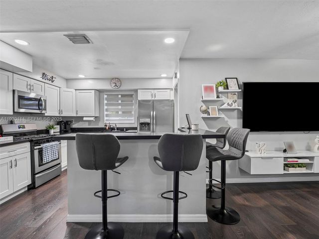 6440 Buchanan St, Hollywood, FL 33024