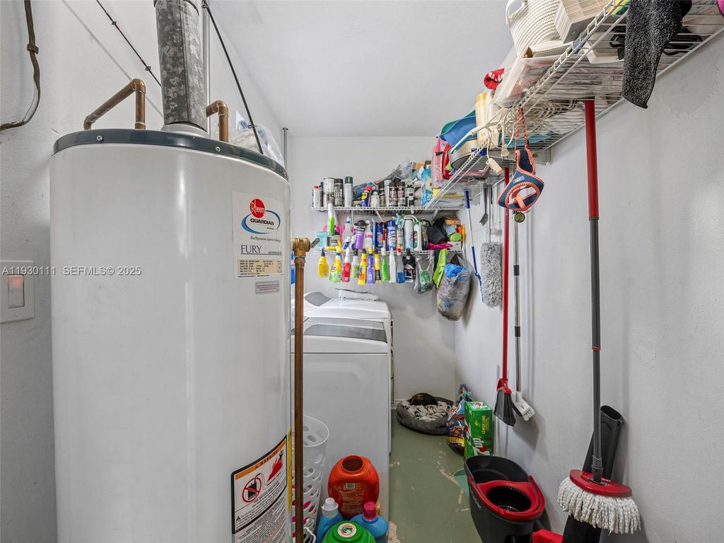 Image 10 of property listing at 6440 Buchanan St, Hollywood, FL 33024