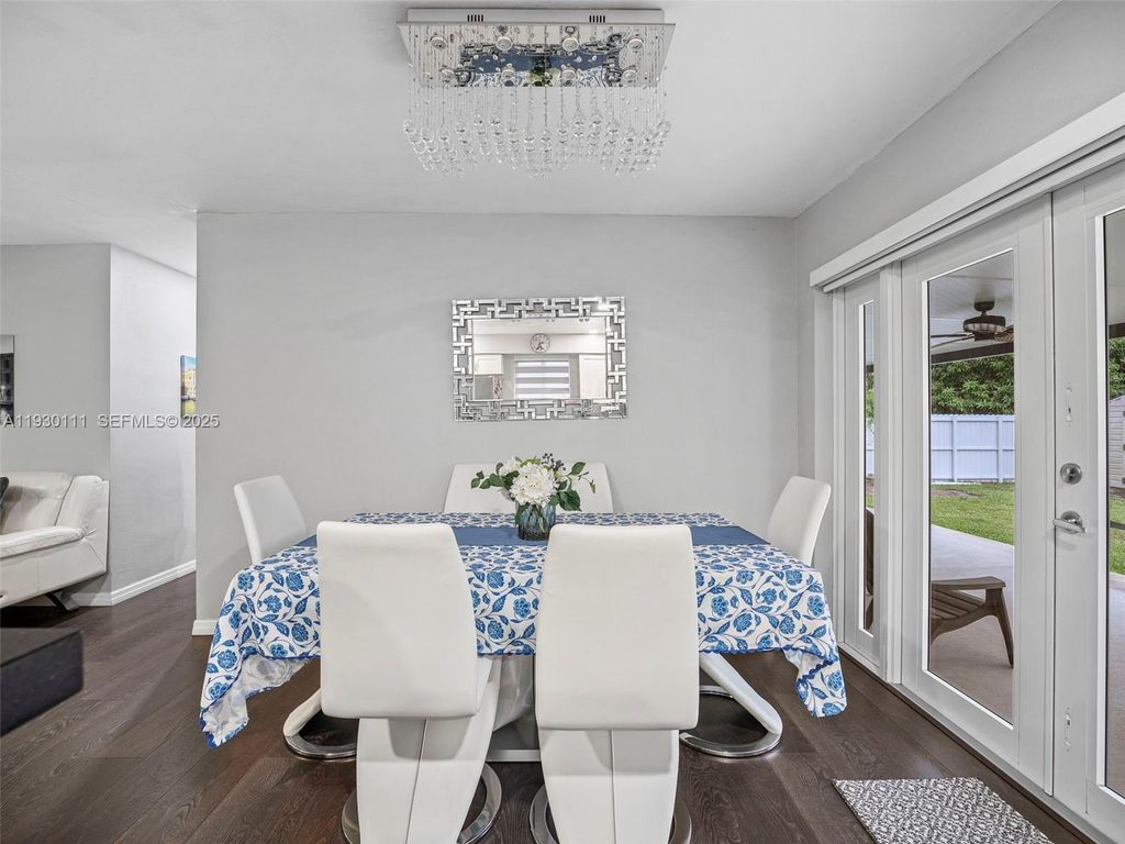 Image 12 of property listing at 6440 Buchanan St, Hollywood, FL 33024