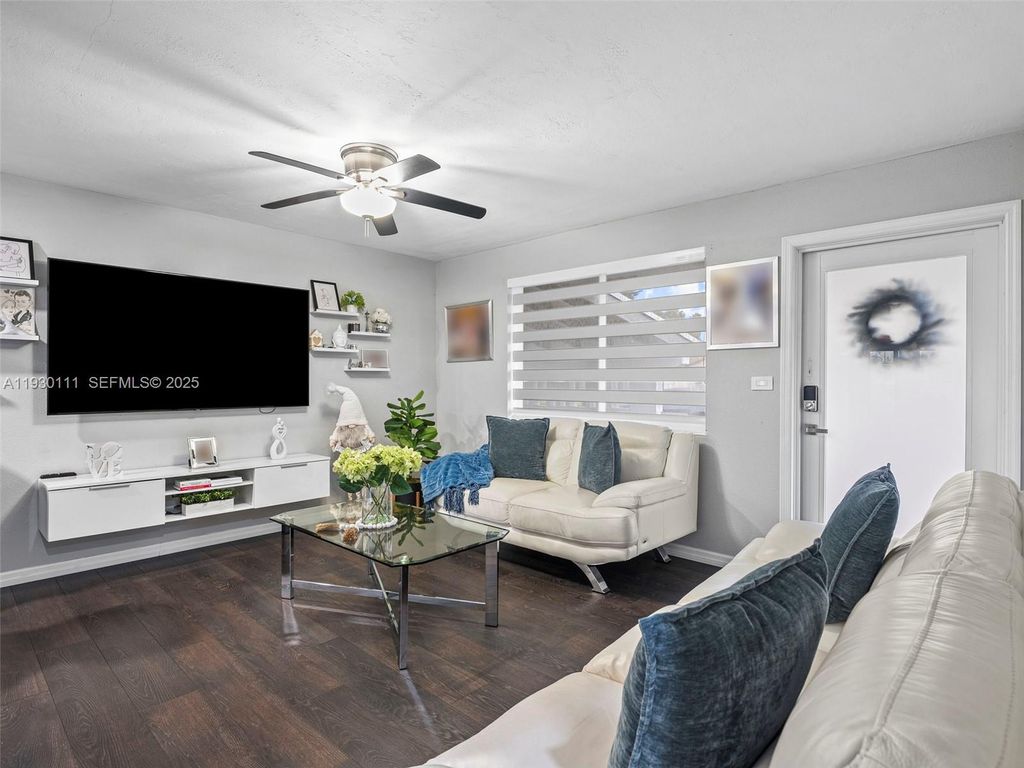 Image 13 of property listing at 6440 Buchanan St, Hollywood, FL 33024