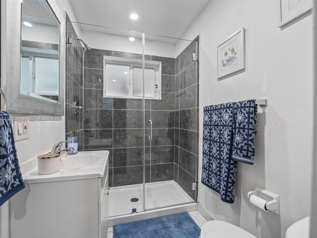 Image 16 of property listing at 6440 Buchanan St, Hollywood, FL 33024