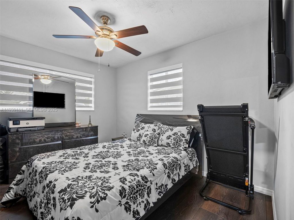 Image 18 of property listing at 6440 Buchanan St, Hollywood, FL 33024