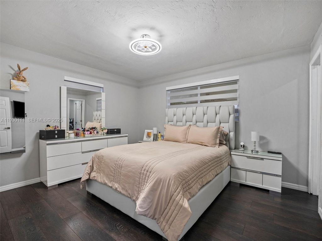 Image 19 of property listing at 6440 Buchanan St, Hollywood, FL 33024