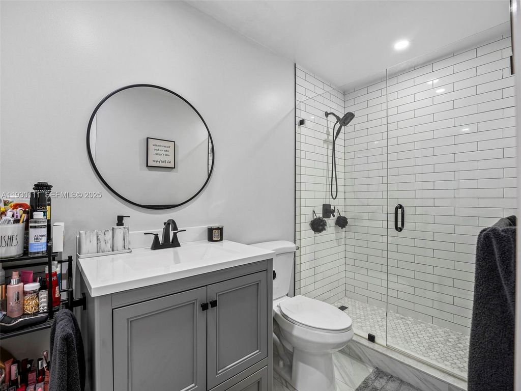 Image 21 of property listing at 6440 Buchanan St, Hollywood, FL 33024