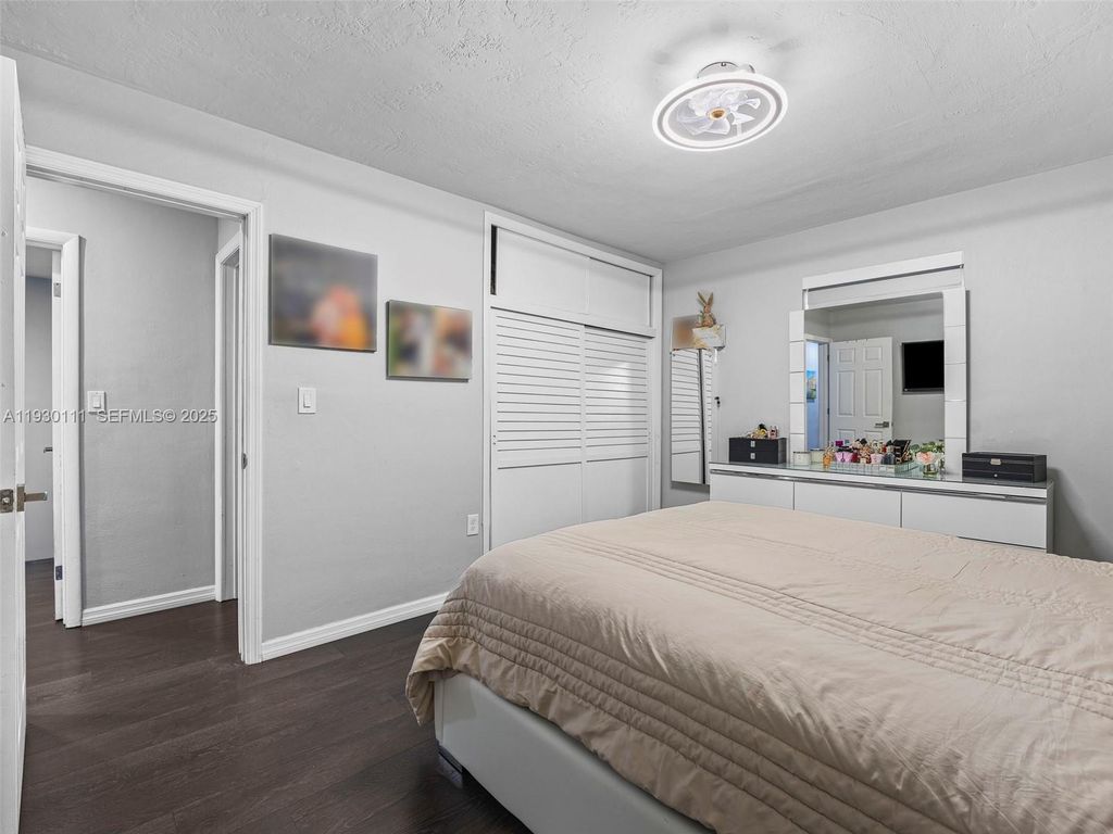 Image 22 of property listing at 6440 Buchanan St, Hollywood, FL 33024